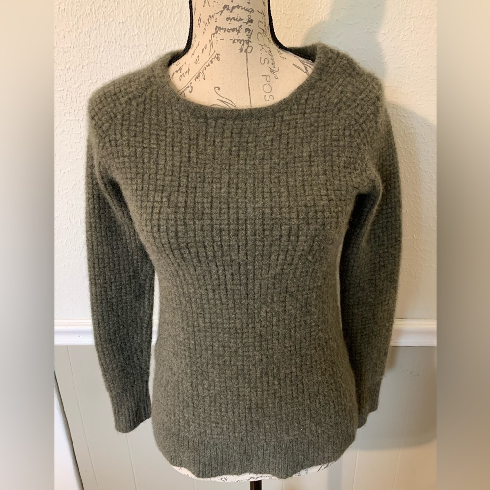 Athleta Cashmere Sweater size Small